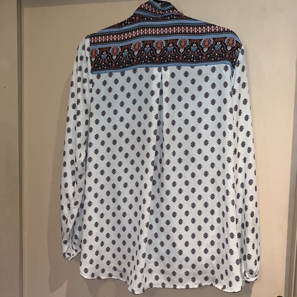 Xhilaration long sleeve top , deep V open front size large - Picture 6 of 8